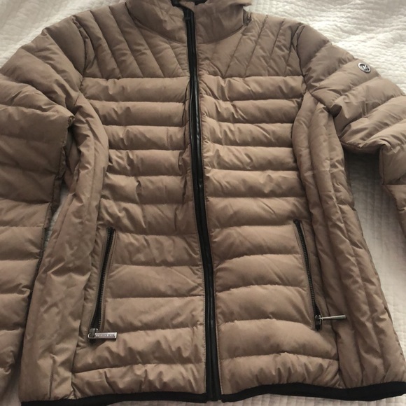 Unused Michael Kors jacket - Picture 4 of 6